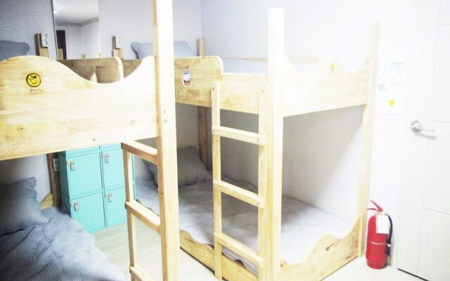 GDJ Guesthouse - Hostel