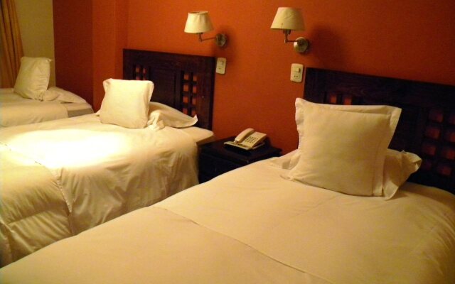 Inti Punku Alameda Inn