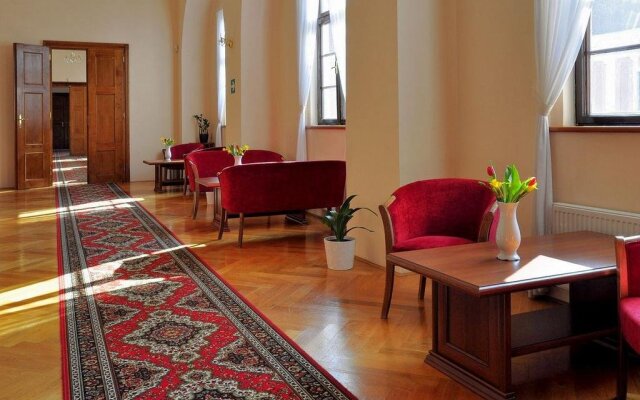 Hotel Zamek Cerveny Hradek