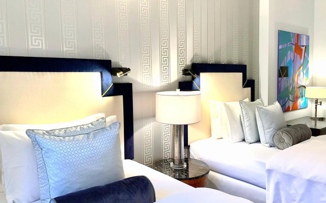 MONDRIAN Luxury Suites & Apartments Market Square IV