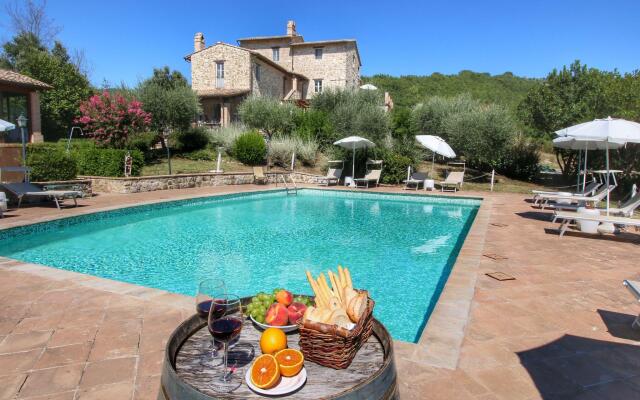 Rustic Getaway With Pool, Garden