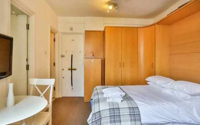 Sloane Avenue Apartment