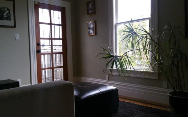 Gorgeous 4 Bedroom Victorian Townhouse