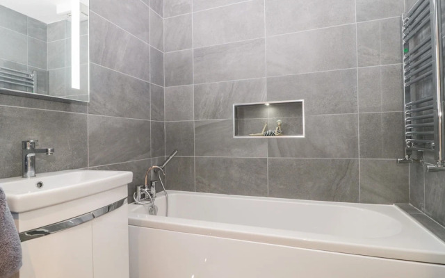 Flat 2, 38 Preston Road