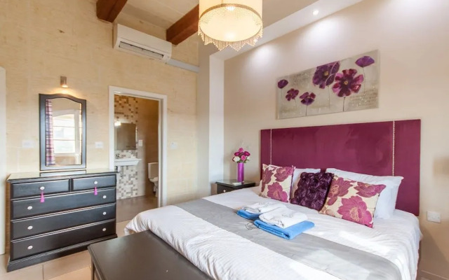 Twilight Gozitan Farmhouse With Pool