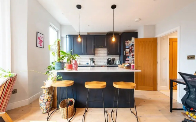 87 Gauden Road