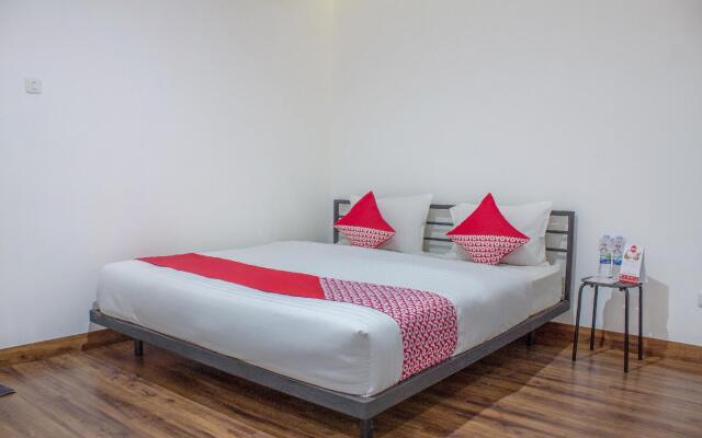 OYO 366 Thamadhiro Residence