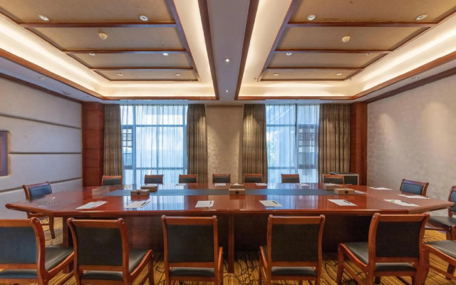 Huashan Hot Spring International Hotel