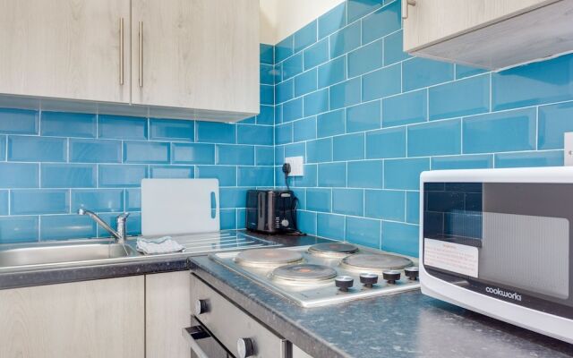 Restful Apartment in Coventry Near Fargo Village
