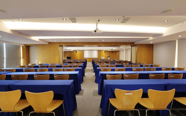 Ibis Dujiangyan Hotel