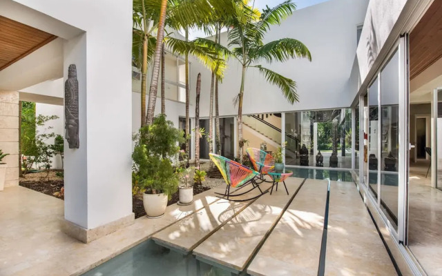 Modern Luxury 6 BR Tropical Retreat With Pool