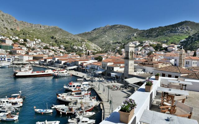 Douskos Port House