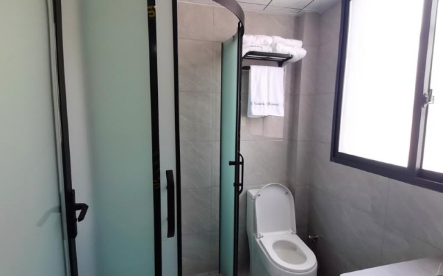 Jun Hotel Hubei Xianning Tongshan County Laoyizhong Commercial Center – Bathroom – Xianning