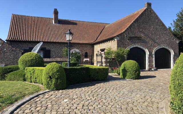 Villa de Poothoeve With Sauna and Beautiful Garden