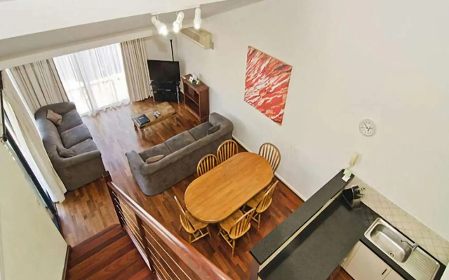 Sixteen at Cape View Escapes