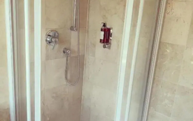 OYO The Greyhound Inn