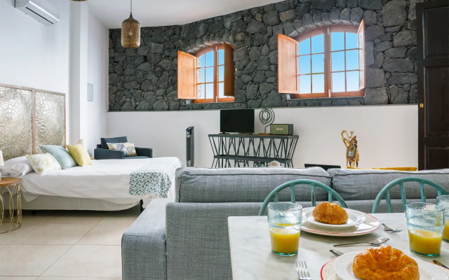 El Charco Suites
