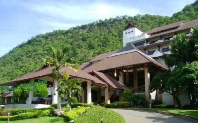 Mandarin Golden Valley Hotel & Spa