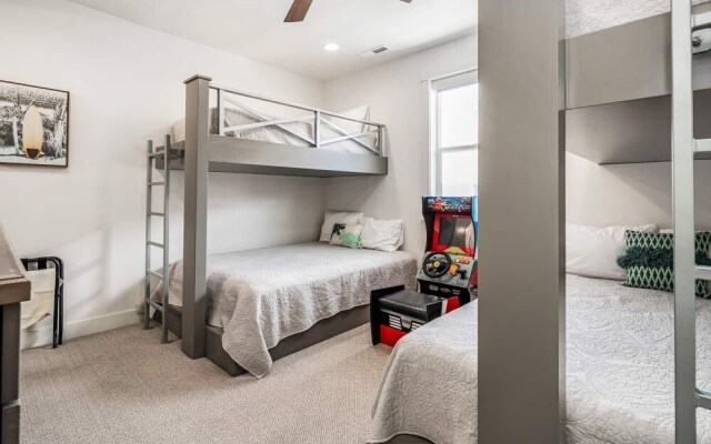 Desert Brooke 5 Bedroom Townhouse