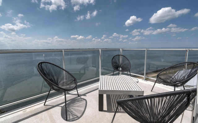 Premium Apartment With Covered Terrace