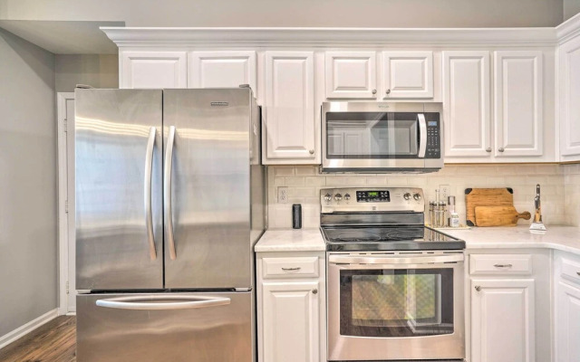 Modern Retreat - 4 Miles to Isle of Palms Beach!