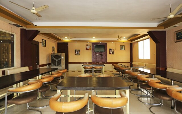 Oyo 24097 Hotel Gangotri