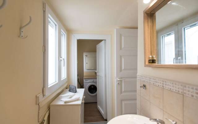 Mykonos Old Harbor Suite