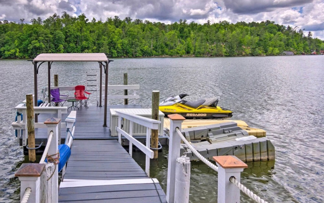 'paradise Lakehouse' in Hickory w/ Dock & Views!