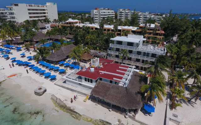 Chichis and Charlies Beachfront