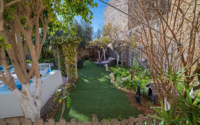 Village Knights Accommodation