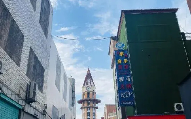 Luohe Pomegranate Electric Sports Hotel (Xintiandi Branch)