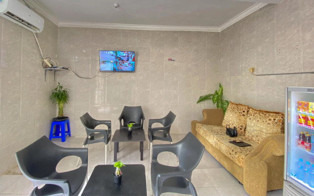 RedDoorz Plus near Cito Mall Surabaya
