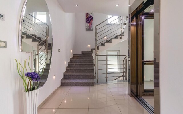 Beautiful Home in Pula With Sauna, Wifi and 5 Bedrooms