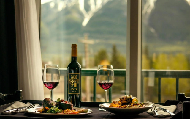 Coast Canmore Hotel & Conference Centre