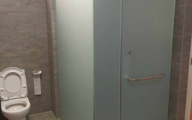 Woodsbury Suites 7722 Butterworth