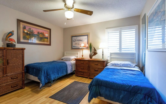 Quiet Condo ~ 10 Mi to Dtwn Pensacola