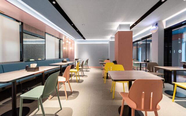 Hanting Hotel Wuhan Hongshan Plaza Subway Station