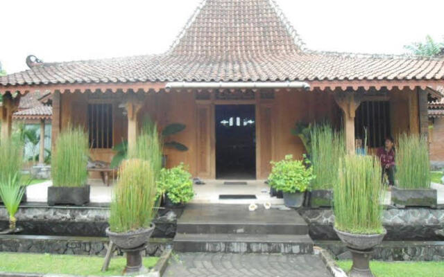 Joglo Rejodani Guest House