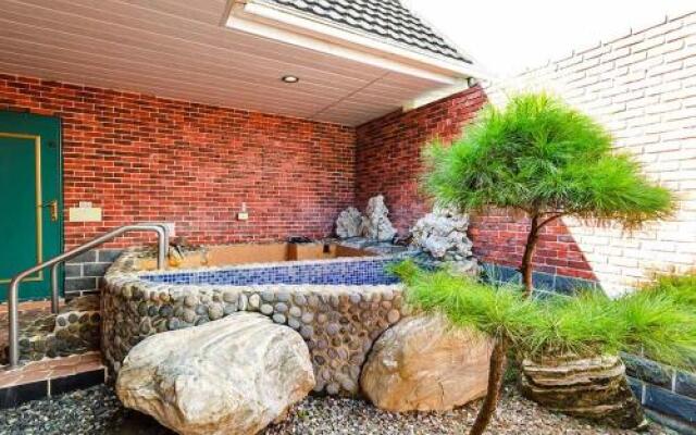 Ruisui Huang's Hotspring