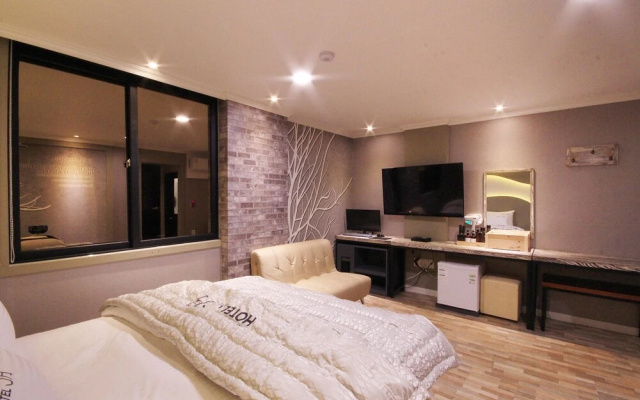 Gumi Hyeonggokdong 5Wol Hotel