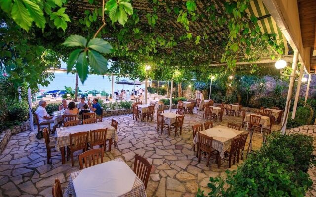 Peroulia Beach Houses