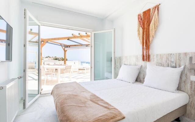 Apartment with spacious roof terrace and sea view