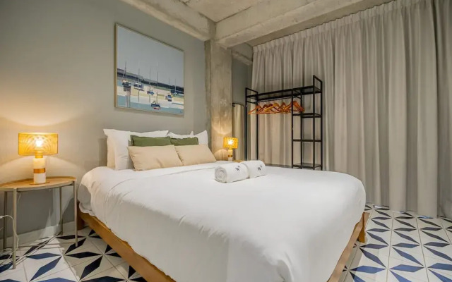 w Lively 2BR in Plaza Herrera