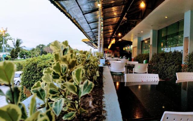 The Viangtak Riverside Hotel