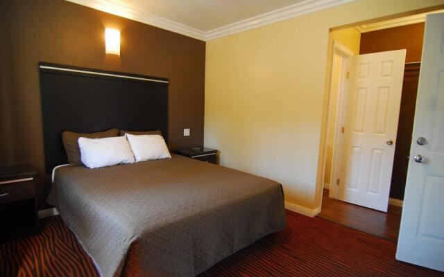 Studio City Inn