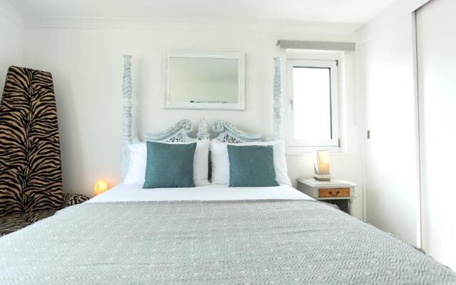 Tides - Beach Front Apartment in Bracklesham Bay
