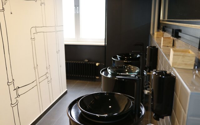 Design Hostel P182