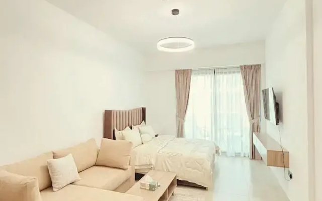 Stylish Studio Pool View JVC Elysee 3