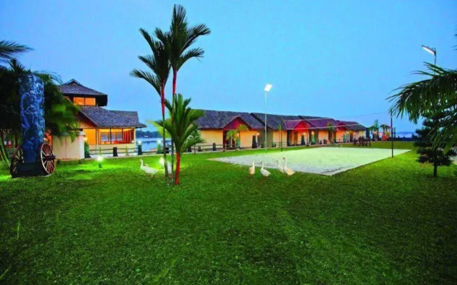 Emarald Pristine Island Floating Resort