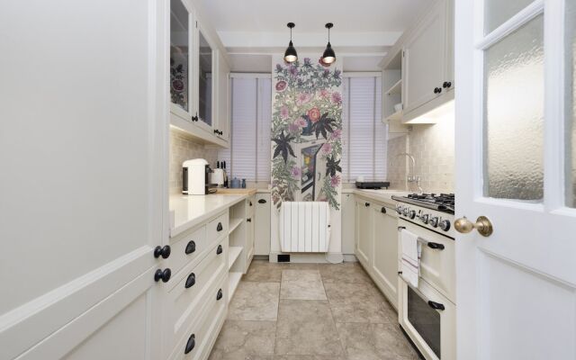JOIVY Eclectic & Design Led 3Br Apt Near Edinburgh Castle